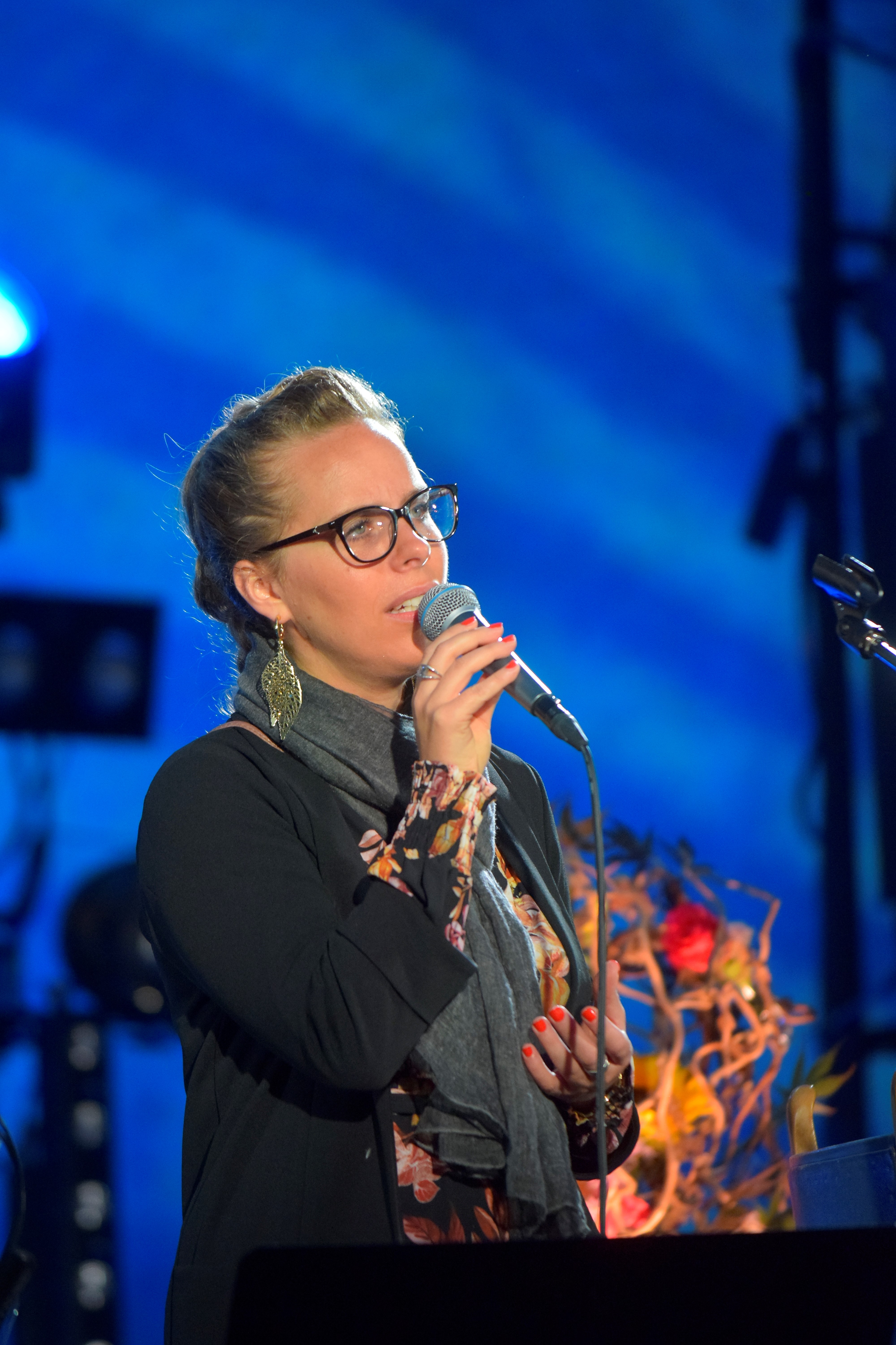 Miriam Venås sang "Du gråter så store tåra". Tekst og melodi: Ane Brun