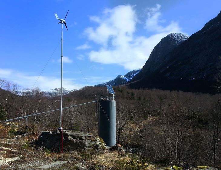 En av de nyeste kalkdosereren i fylket befinner seg i Vinddalen i Sandnes kommune. Denne er med p&aring; &aring; bedre forholdene for fisk og sm&aring;kryp i Espedalselva. Foto: &Oslash;rjan Simonsen/Fylkesmannen i Rogaland 