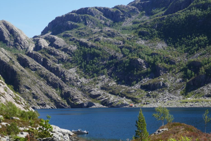 Vingen landskapsvernområde ligg veglaust til i Bremanger. Området er både freda etter naturvernlova og kulturminnelova. No ligg forvaltningsplanen ute på høyring, og du kan sende innspel til planprosessen innan 15. august. 