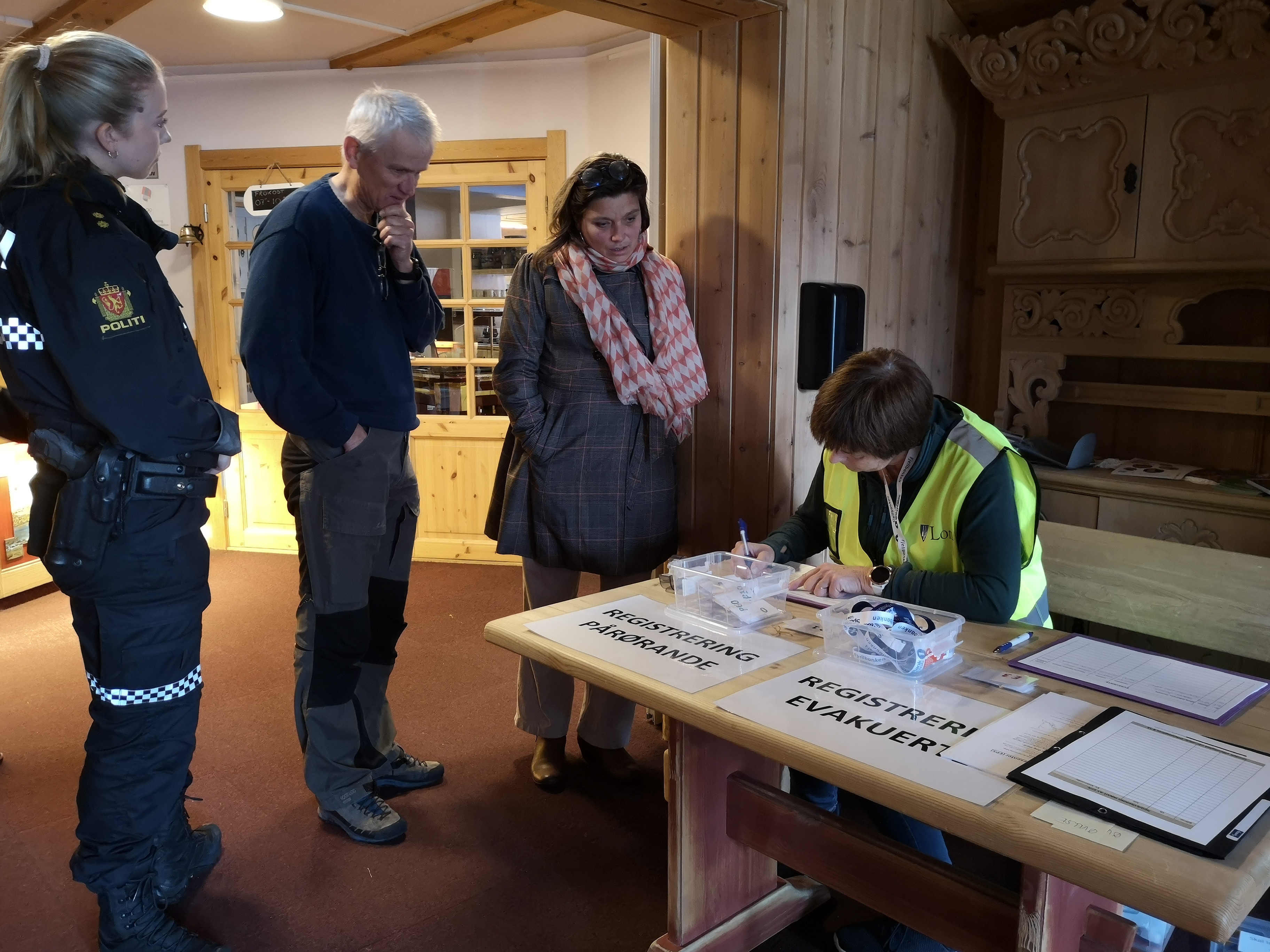 Foto av innregistrering ved evakuerings- og pårørendesenter