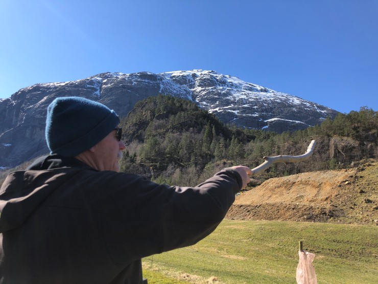 Grunneigar fortel om historisk bruk av det store arealet som vi no startar opp verneprosess for. I ein verneprosess er det viktig å få fram både fagkunnskap om området, til dømes om artar og naturtyper, men også erfaringsbasert kunnskap frå grunneigar og andre brukarar. 
