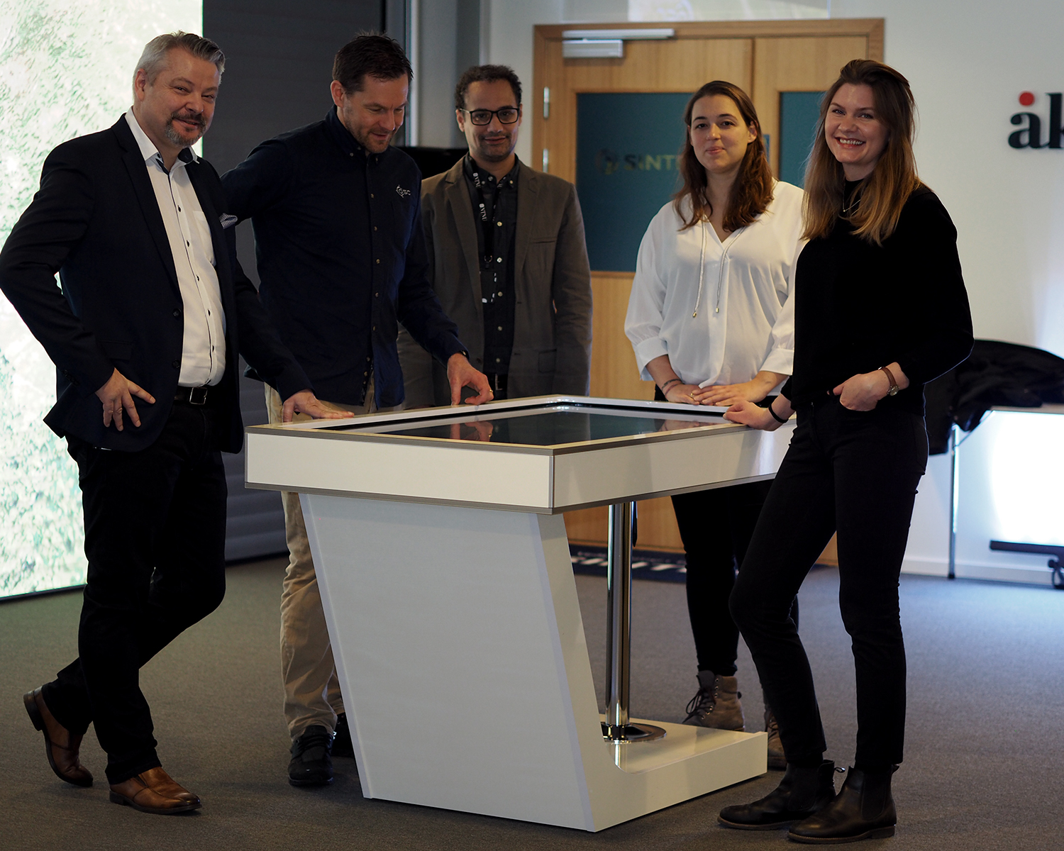 Her er nokon i prosjektgruppa samla. Frå venstre: Oddbjørn Hatløy (Åkp), Pierre Major (OSC), Ricardo Da Silva Torres (NTNU), Christina Hellevik (NTNU) og Dina Margrethe Aspen (NTNU). 