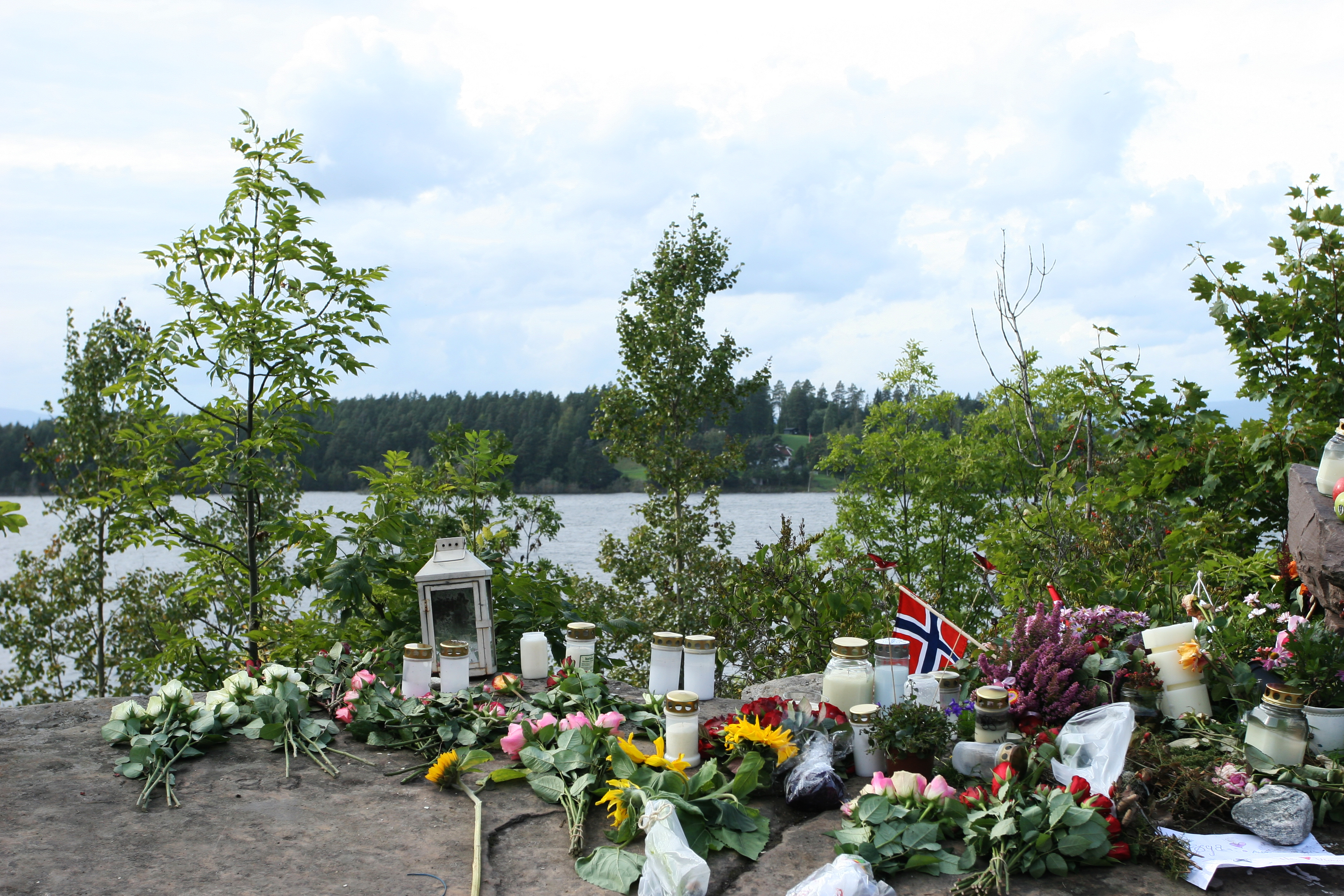 Det blir ei markering i Molde Domkirke  22. juli 2021, kl.12.00-13-00. 