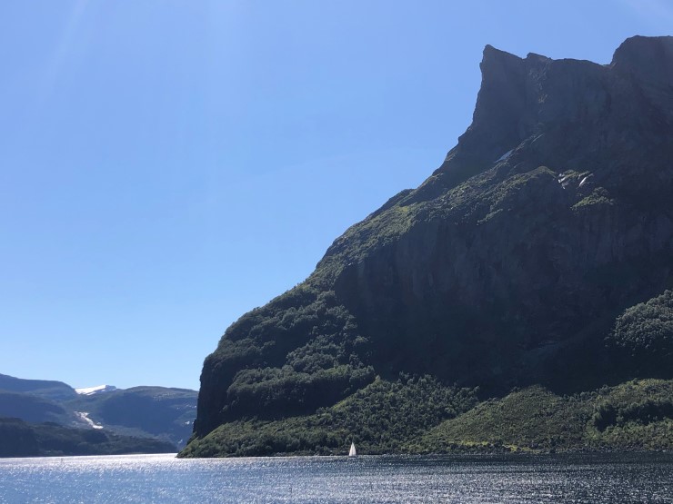 Hornelen er den største sjøklippa i Europa og ligg i Bremanger kommune. Den er ein av tre kandidatar i fylket til å kunne bli ny nasjonalpark. Før vi kan setje i gang med ein formell verneprosess er det viktig med lokal aksept for vern. 