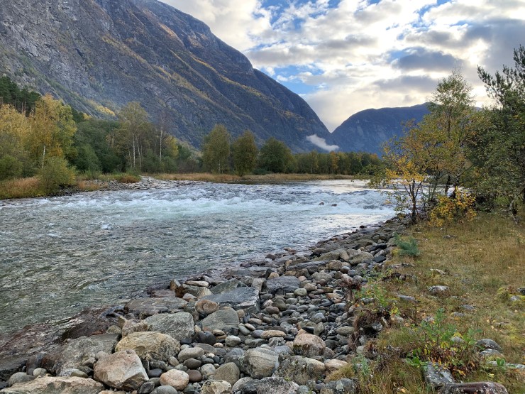 Det er vedteke endring av fisketid i eit av 33 vassdrag, og det er i Lærdalselvi. Det er Miljødirektoratet som har vedteke endringa. 