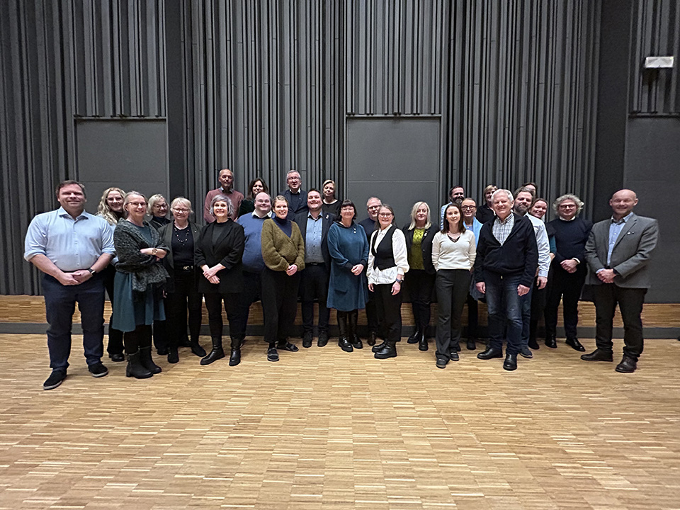 Fotografi av Lofotrådet med representanter fra Statsforvalteren i Nordland, tatt under dialogmøtet 14. desember 2023.