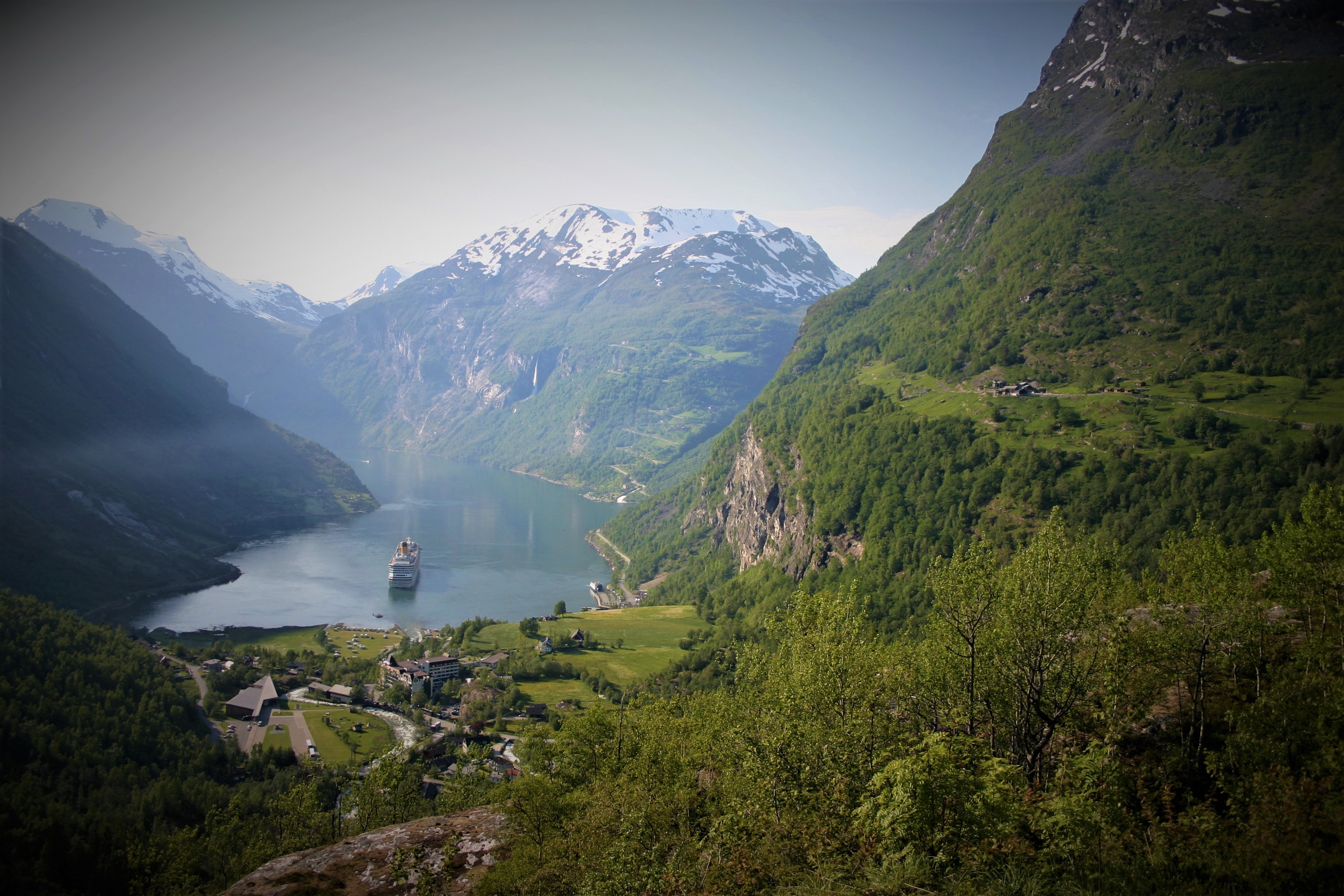 Geirangerfjorden sett fra aust. 