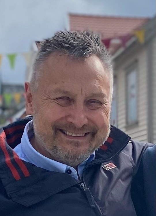 Bilde av smilende mann