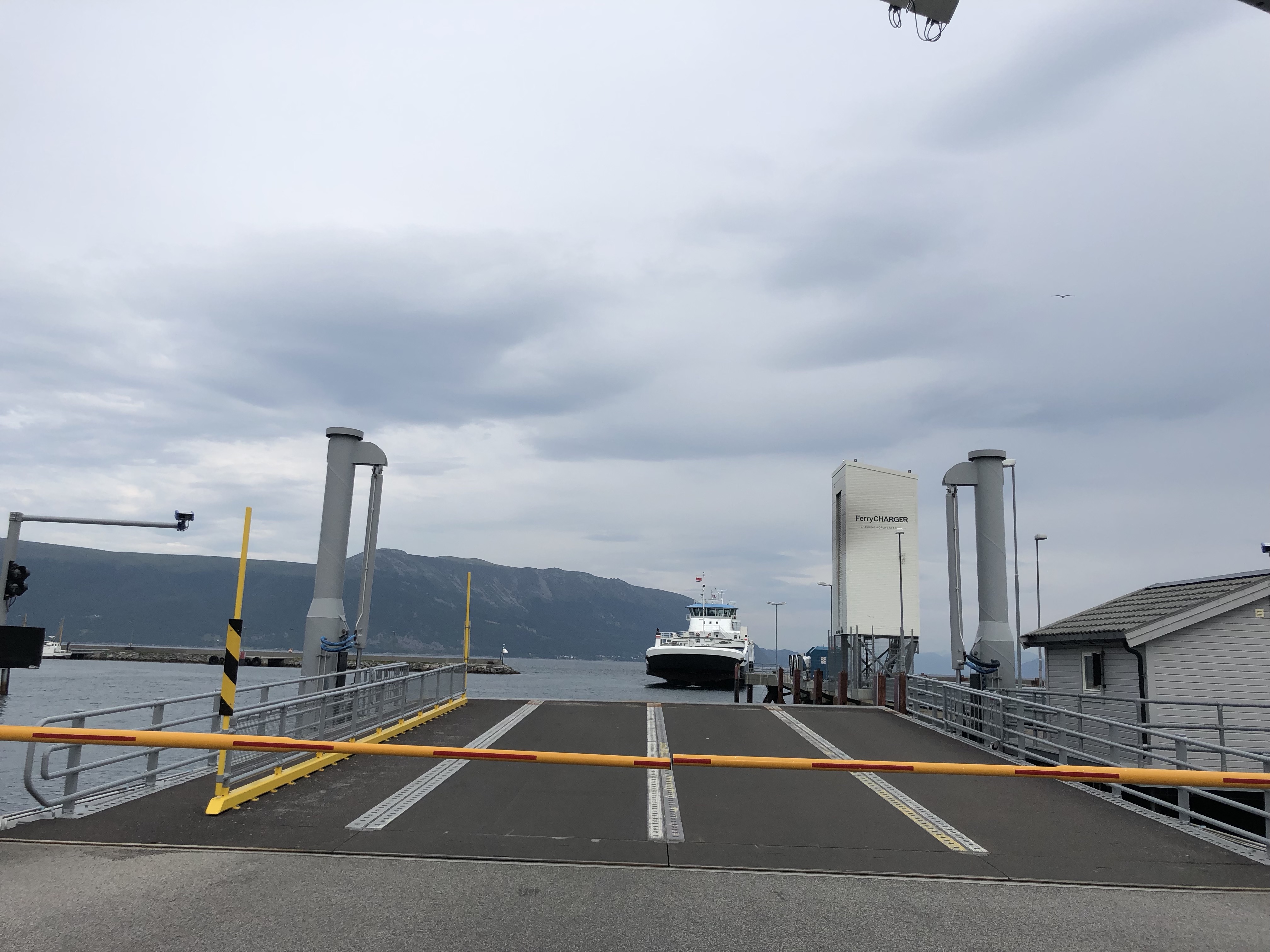 Fylkeskommunen vil i perioden 2019 til og med 2024 ha 16 ferjer med elektrisk framdrift fordelt på ti samband, og slik bli eit føregangsfylke i ferjesektoren.  Foto: Møre og Romsdal Fylkeskommune