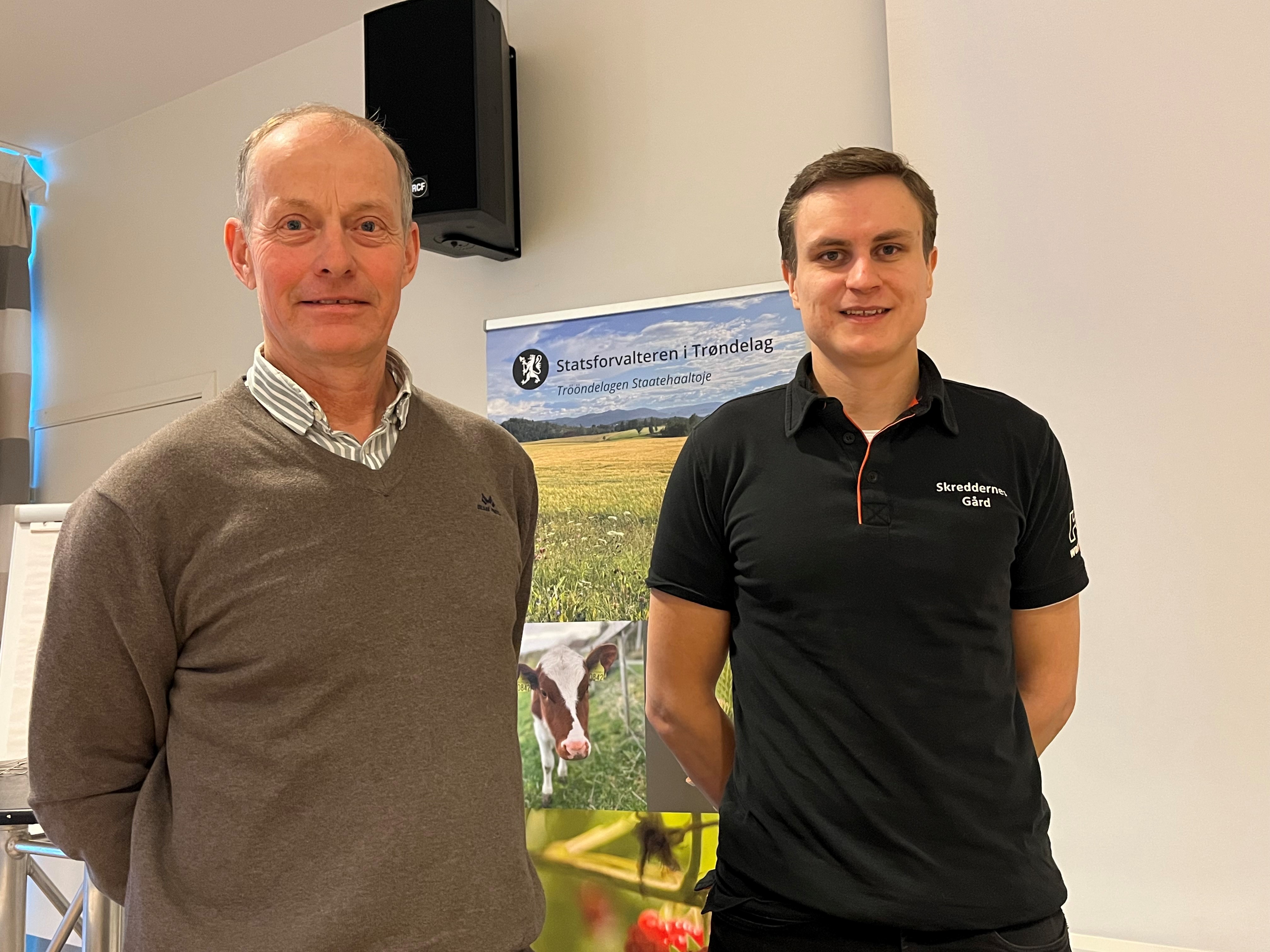 Nikolai Skreddernes t.h. fra Skreddernes gård på Jøa avsluttet Landbruksøkonomidagen ved å fortelle om sine vurderinger omkring investering i ombygging til ammekufjøs. Her sammen med avdelingsleder for landbruk i Innovasjon Norge i Trøndelag, Johan Helge Sandberg. Johan Helge Sandberg og Nicolai Skreddernes - Foto Marit Nestande.jpg