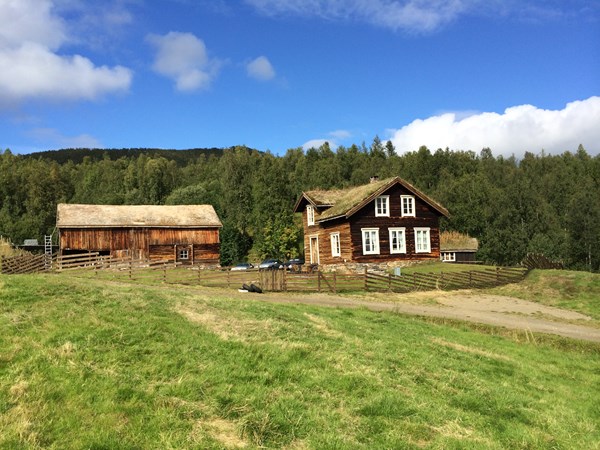 Eldre bebyggelse på Norberg gård i Bardu i Troms. Foto: Marit Gåre