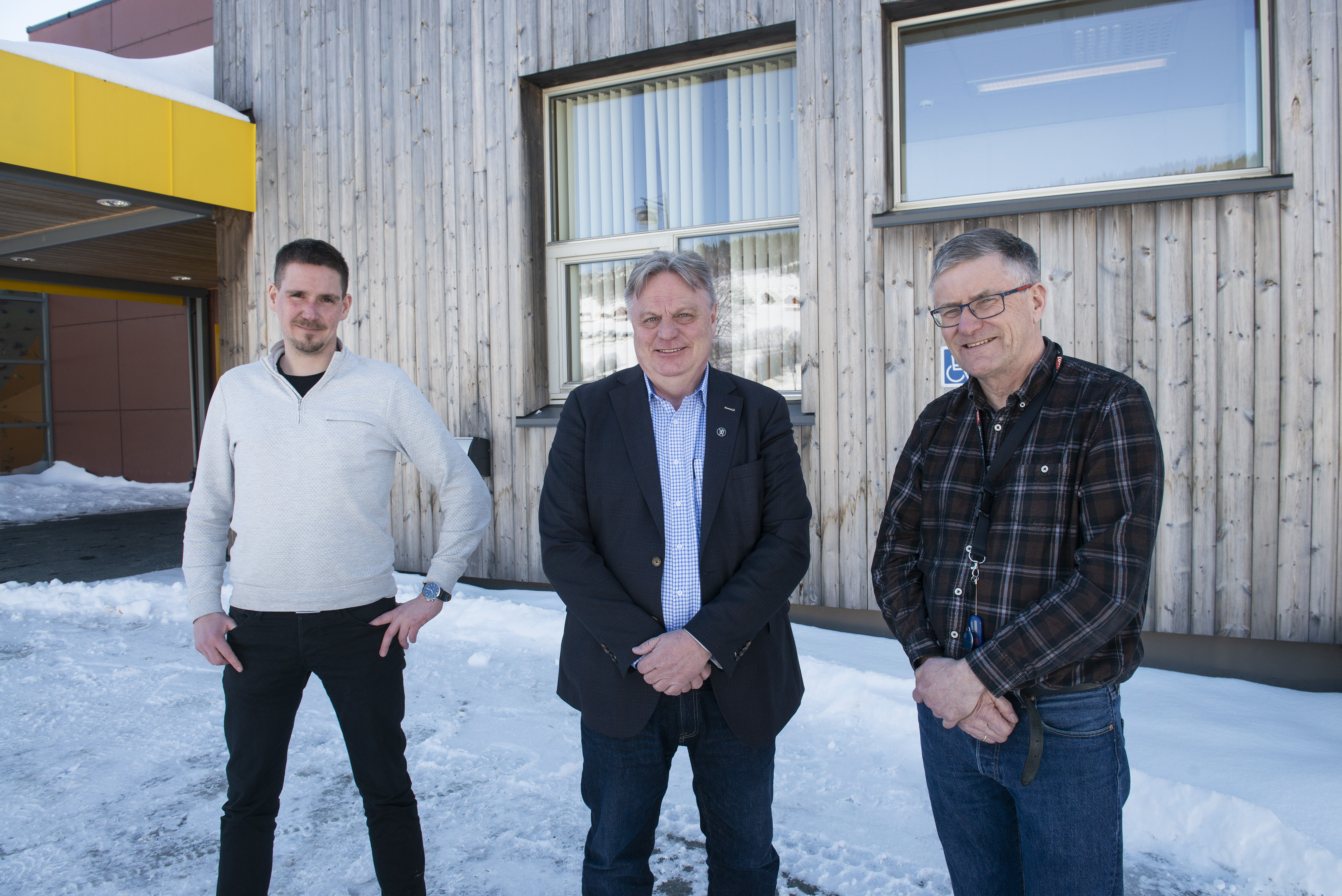 Ordfører Arve Hitterdal, fungerende statsforvalter Øystein Johannesen og kommunedirektør Marius Jermstad i Holtålen.