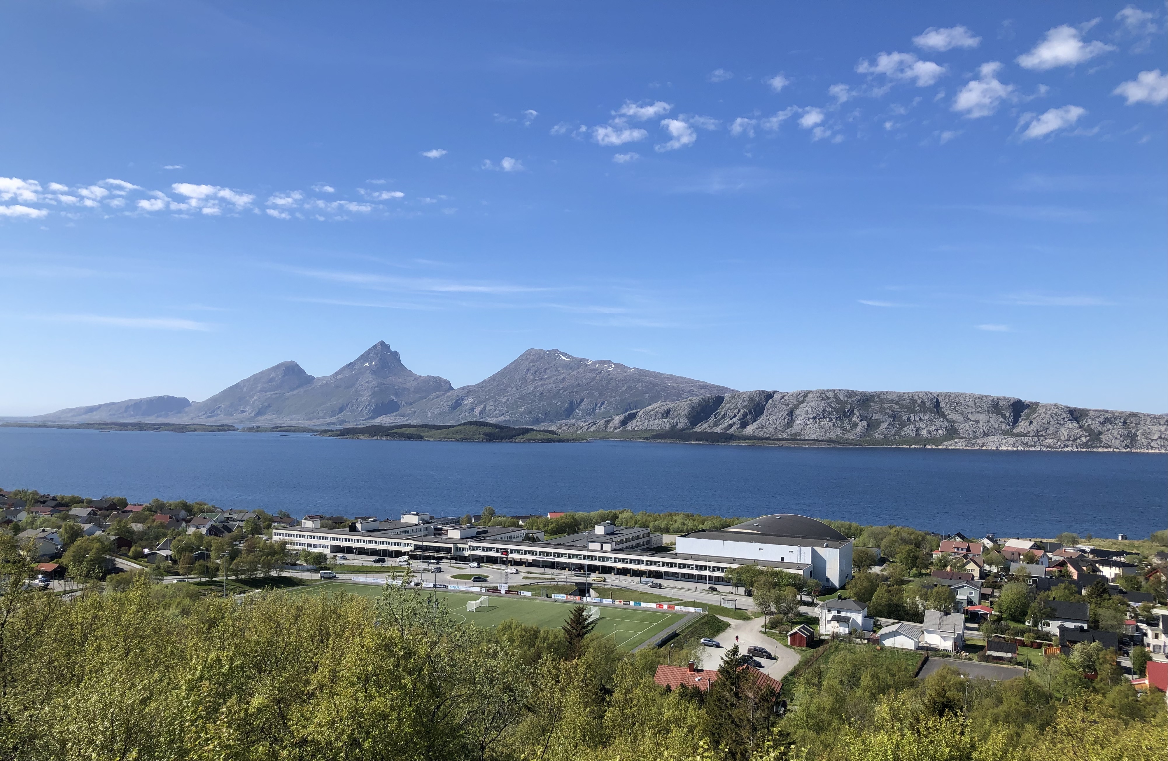 Sandnessjøen videregående skole er vinner av Dronning Sonjas skolepris for likestilling og inkludering 2021. 