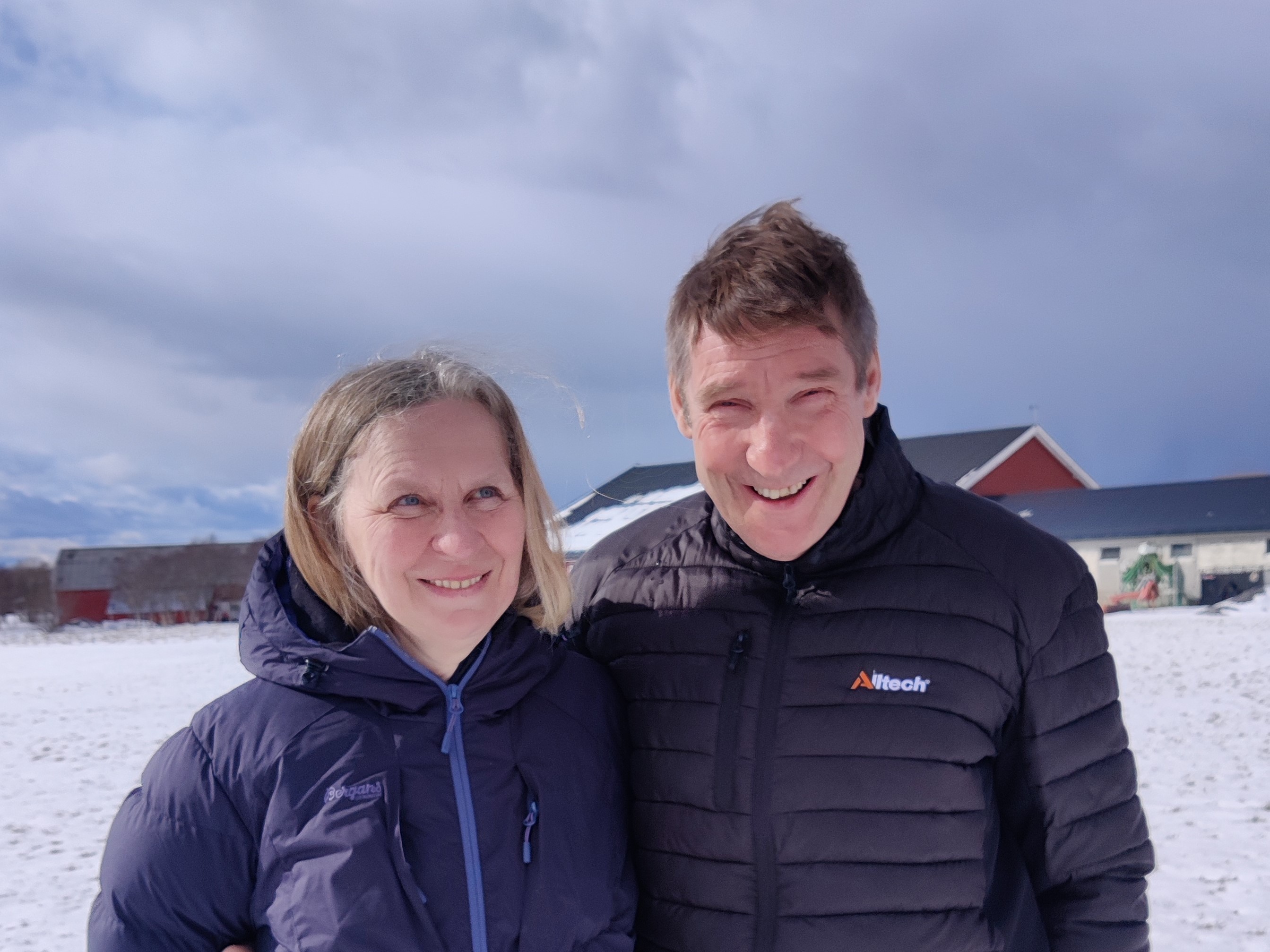 Lotte Almås og Øyvind Knapstad tildeles Nordland landbruksselskaps pris for veldrevet gårdsbruk 2020