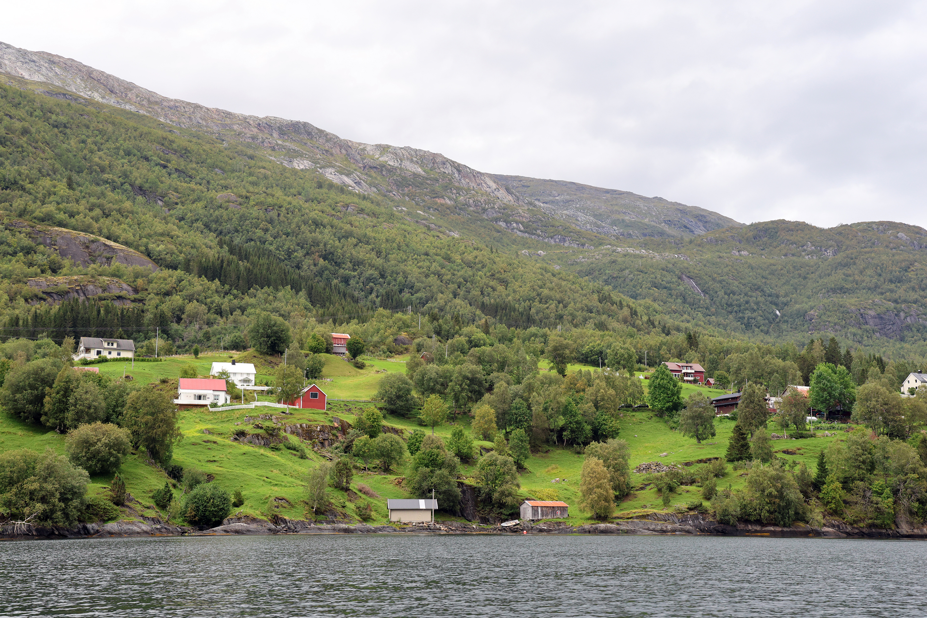Ei bygd med grønne enger og beiter