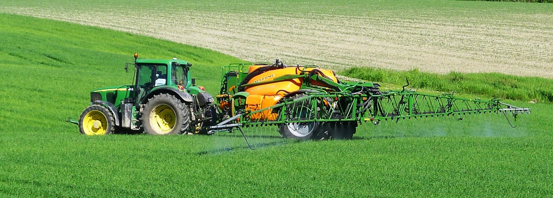 Traktor og sprøyte
