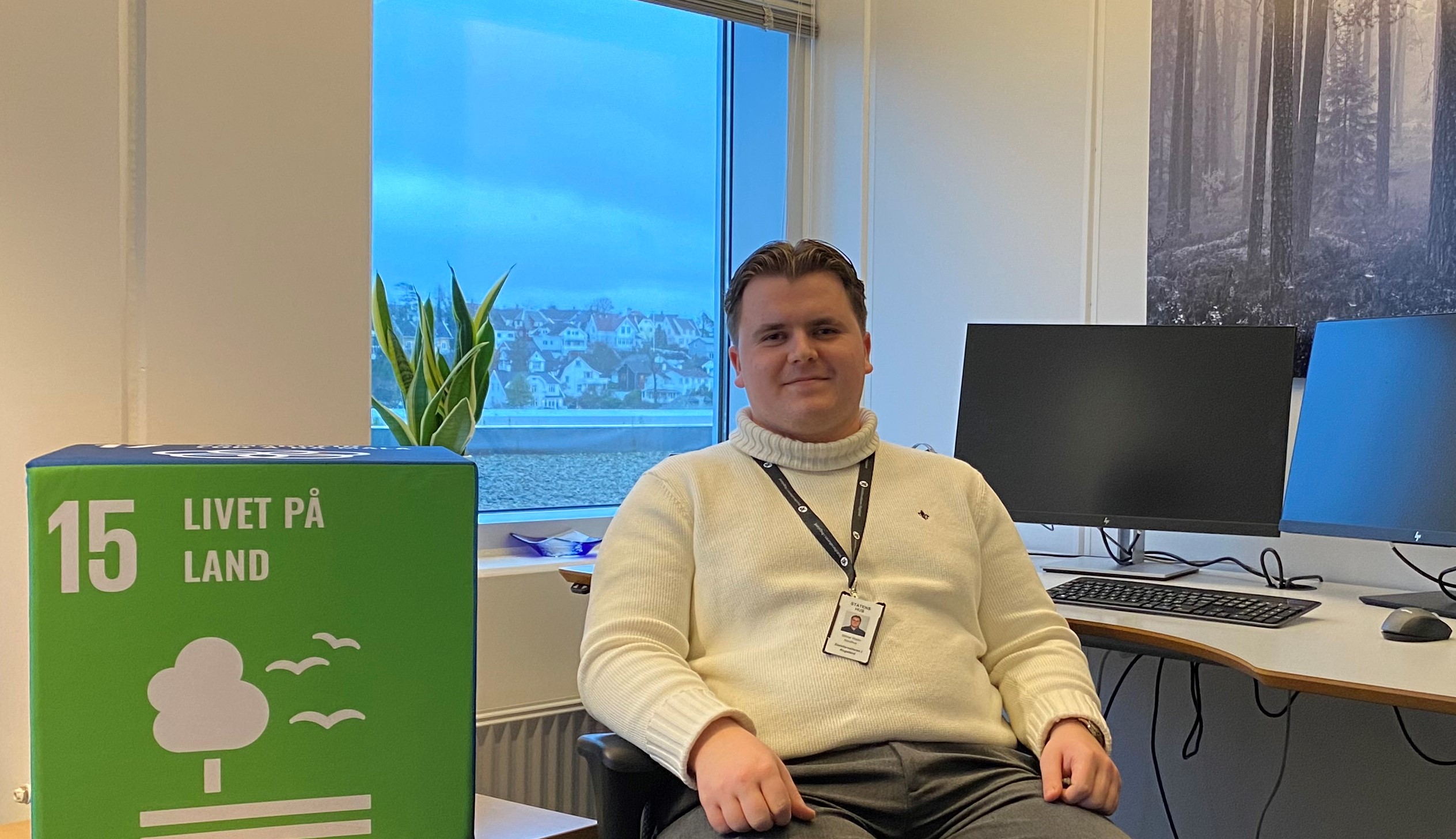 Vår praksisstudent Mikkel Wallin Nordhus. Mikkel studerer statsvitenskap ved UiS og skal være her hos oss for å lære meir om Statsforvaltaren sine oppgåver, særleg kva oppgåver Statsforvaltaren har innanfor biologisk mangfald i jordbruksområda. 