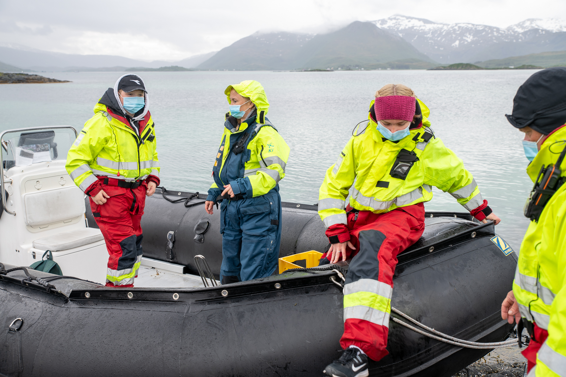 En liten båttur ut fra Skaland ligger Bergsøyan.