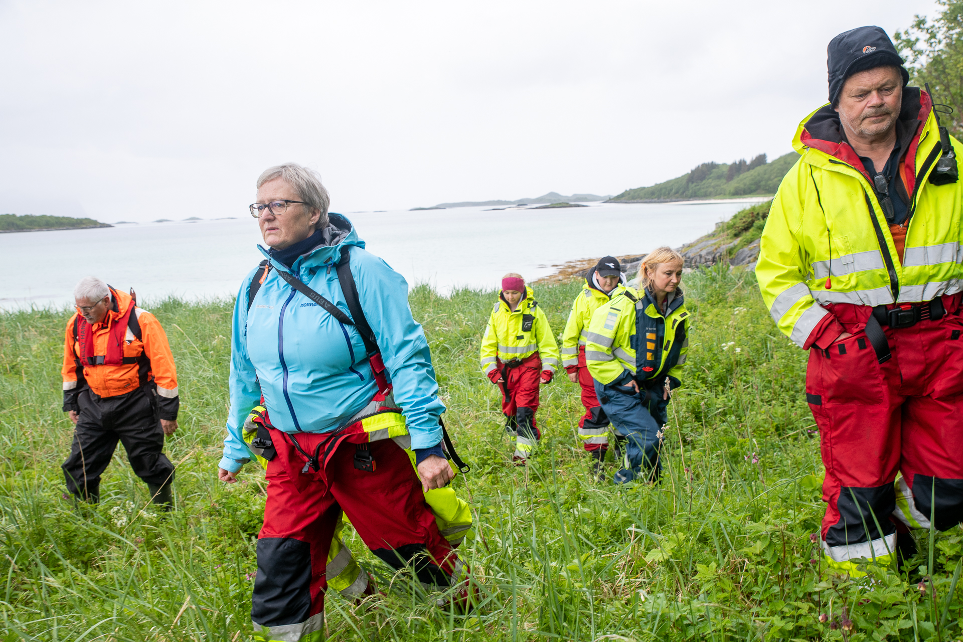 På Bergsøyan på Senja med miljøavdelinga. Statsforvalteren i Troms og Finnmark. Fra høyre Roy Willy Hansen , Ann-Heidi Johansen, Kaja Elise Kulsvehagen, Markus Imanuel Knudsen Wang, Lill Eilertsen, og Dag Erlend Stømholt.