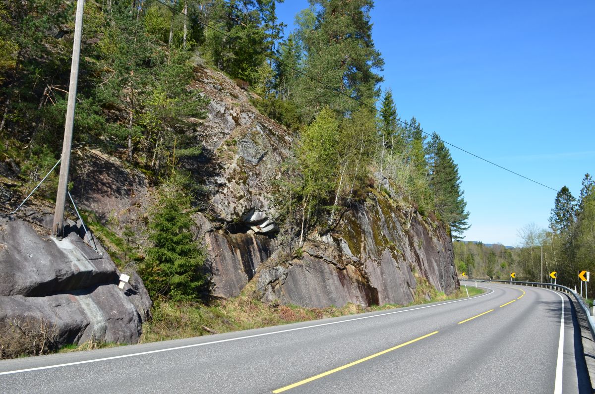 Bratthagen ligger tett inn til Lågendalsveien.