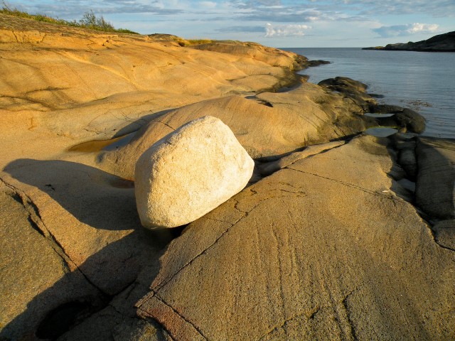 Landskap forma og slipt av is, vatn og vind gjennom millionar av år. Foto: Birgit Brosø