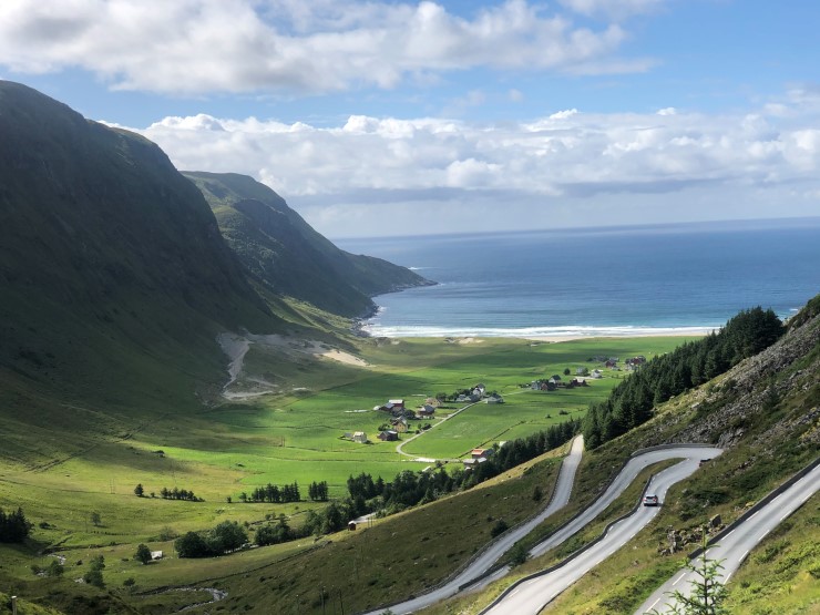 Hoddevik ligg inne i utvalte kulturlandskap (UKL), mellom anna fordi området er rikt på landskapsverdiar og kulturminne. Det er eit populært rekreasjonsområde og langs strandlinja er det i kommuneplanen avsatt areal til spesialområde friluftsliv. Grensa for det marine verneområdet vil gå på to meter under sjøkartnull (sjøkartnull er gjennomsnittleg lågvatn/fjøre)