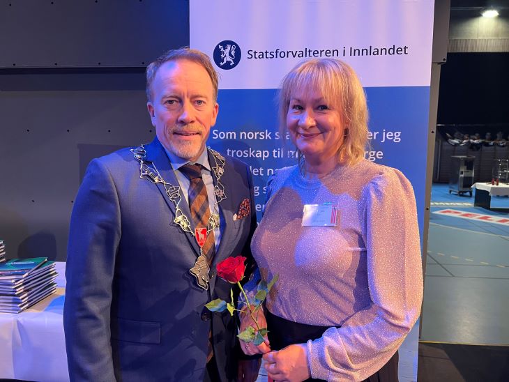 Natalie sammen med ordfører Kai Ove Berg