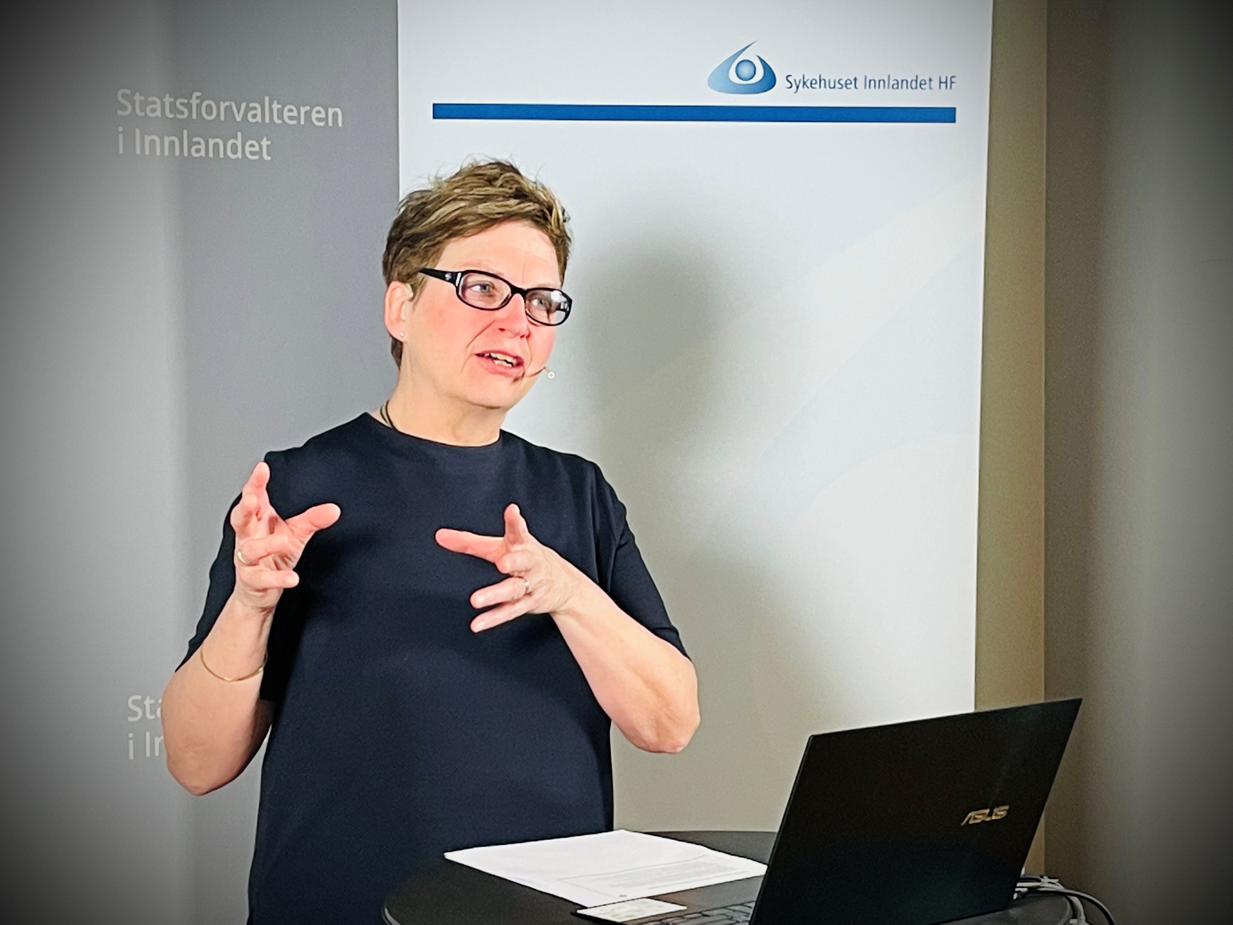 Velferdsdirektør hos Statsforvalteren i Innlandet Eli Blakstad åpnet ReHabiliteringsforum dag to.
