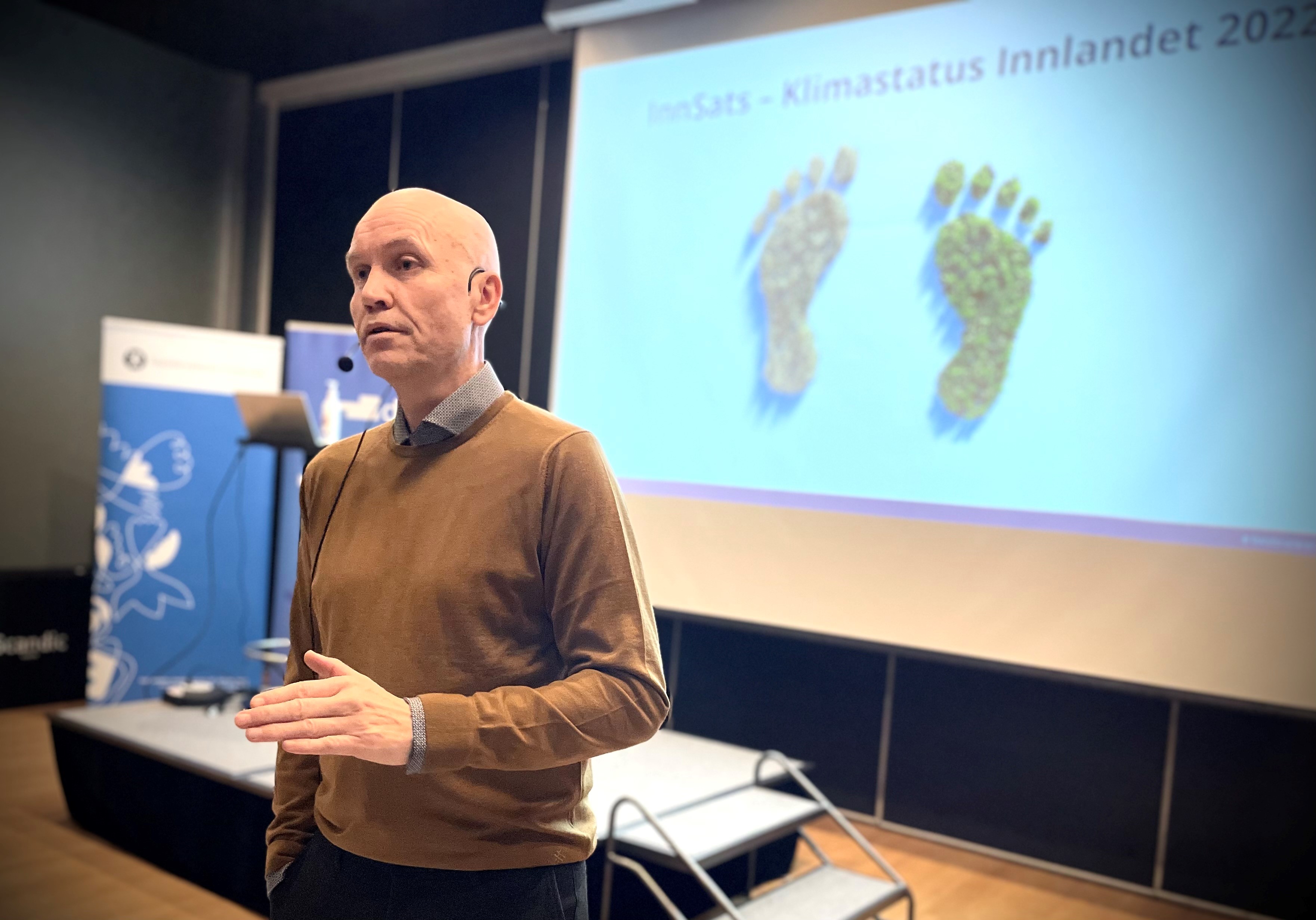 Assisterende statsforvalter Sigurd Tremoen vil øke innsatsen for grønn omstilling.