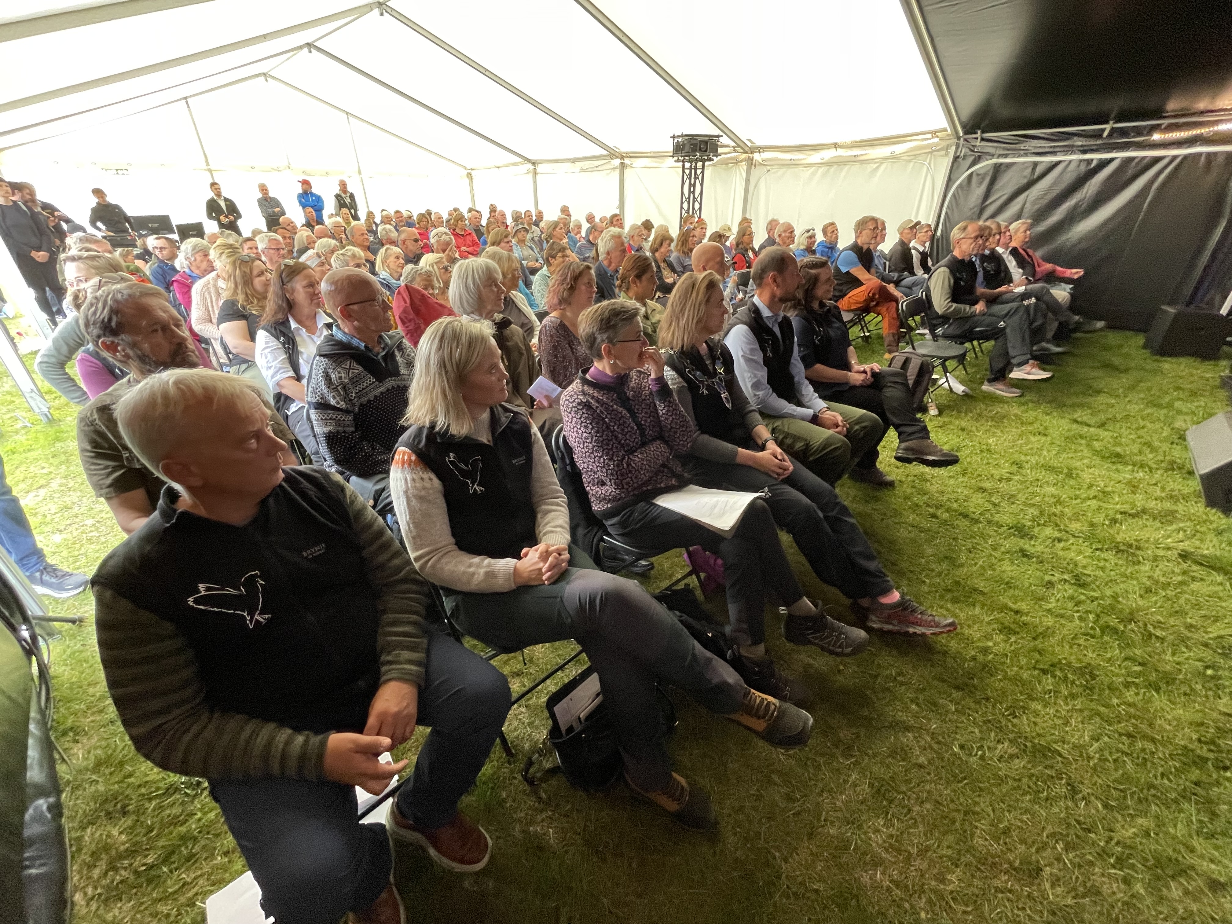 Publikum under feiringen av Fokstumyra og 100 år med vern i Norge. 