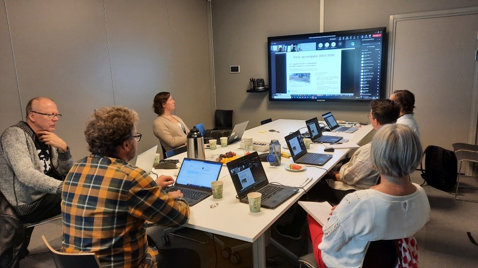 I «studio» satt prosjektgruppa med representanter fra Fylkeskommunen, KS, NVE, Hamar kommune og Statsforvalteren


