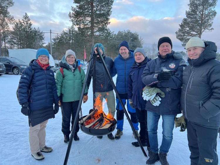 Samling rundt bålpanne