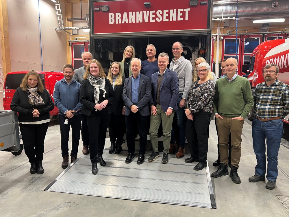 Deltagere på møtet samlet.