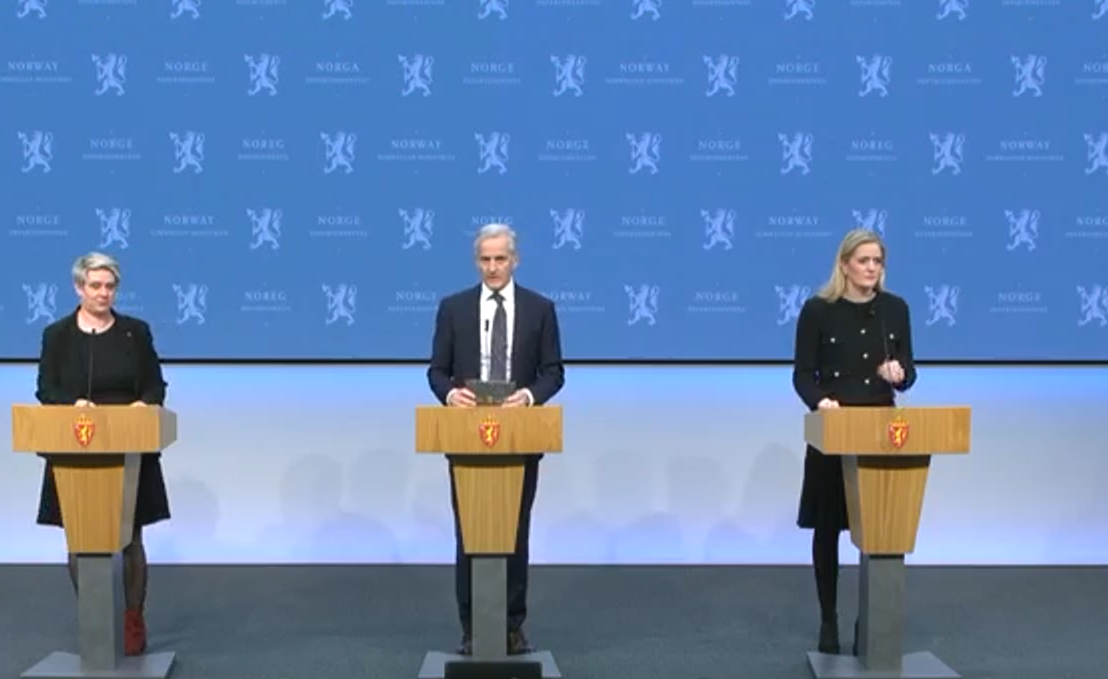 Fra regjeringens pressekonferanse 25. mars 2022.