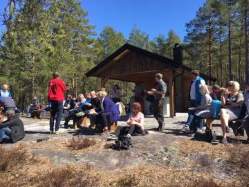 Kjøkken og servering ute i turstien