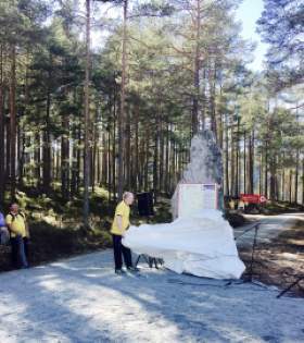 Ordfører Skjervagen avdekker bauta