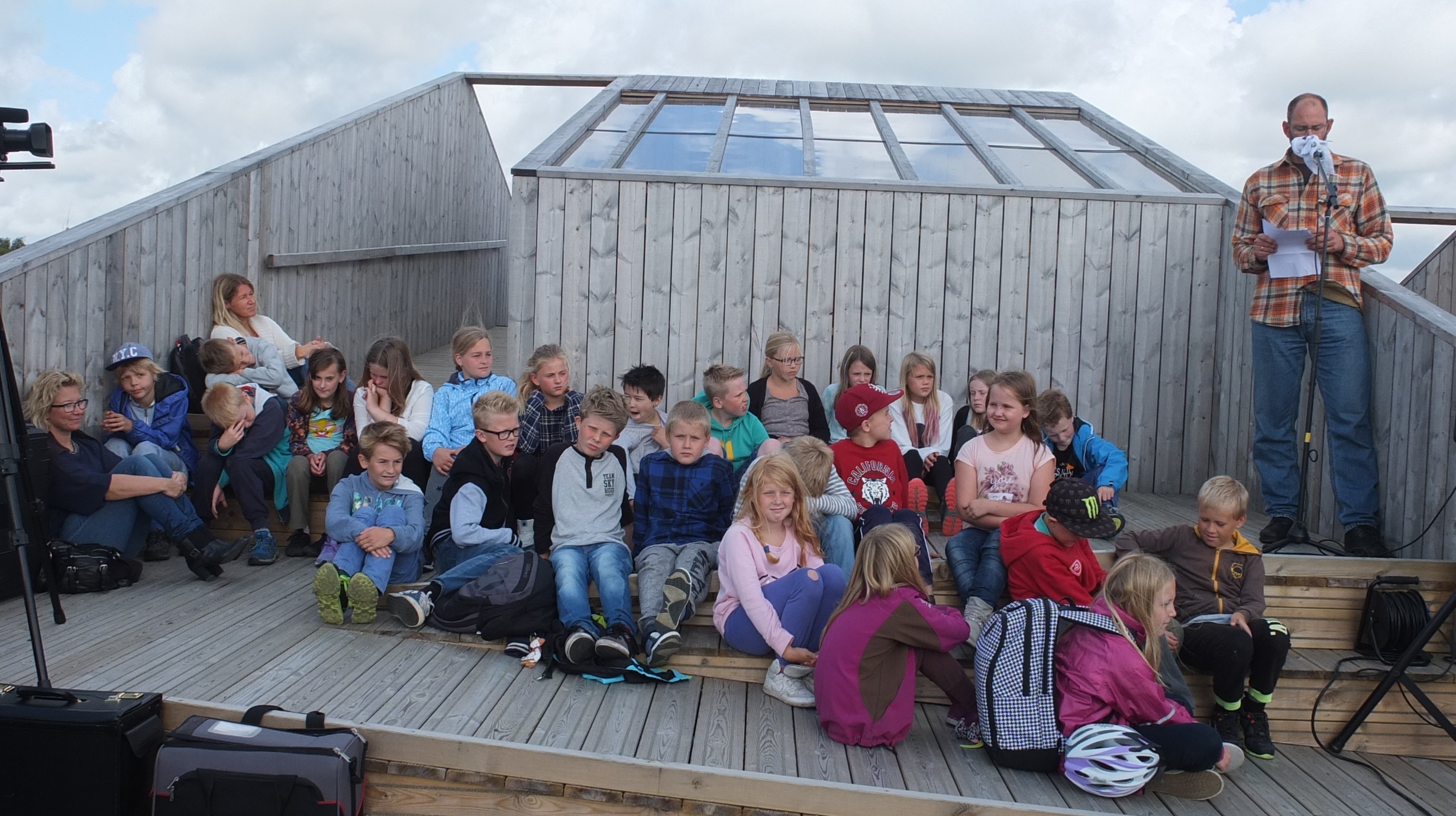 Femte klasse på Borhaug skole deltok på åpningen av Slevdalsvann naturreservat